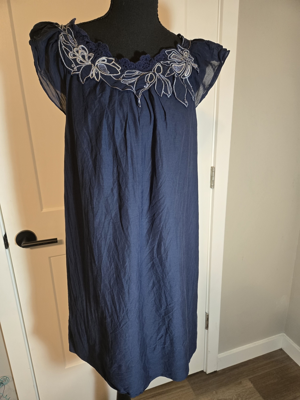 BCBGMAXAZRIA Navy Blue Cotton Silk Blend Embroidered Lace Shift Dress 4